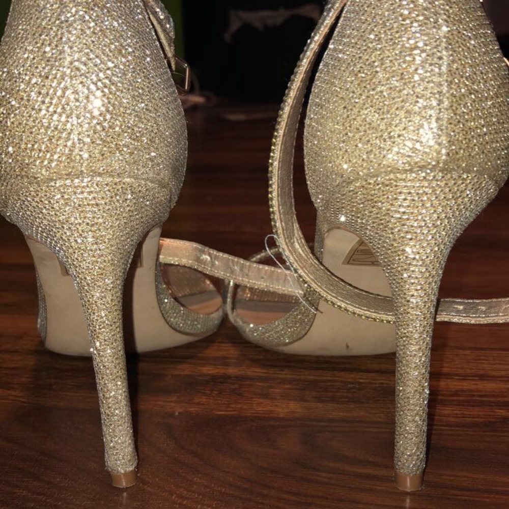 Heels - Picture 3 of 4